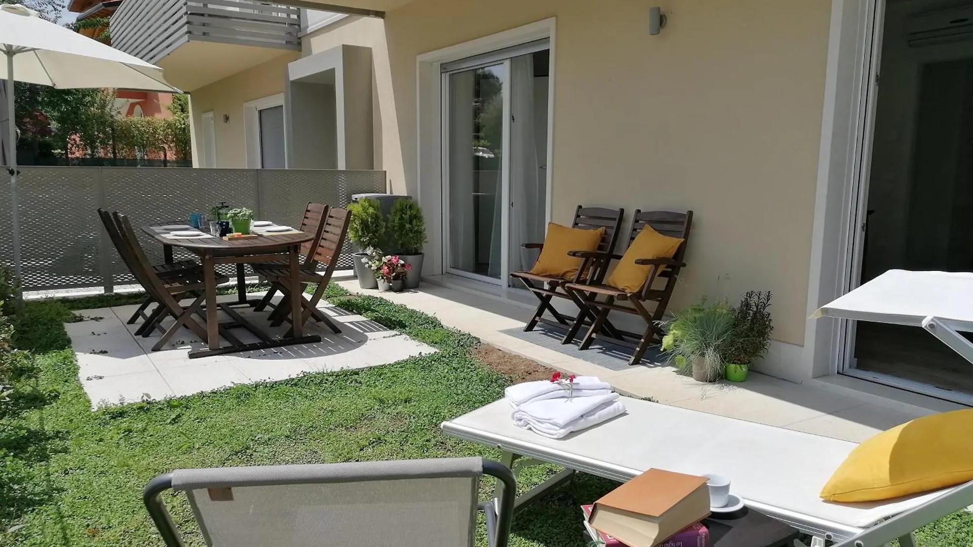 Eco Lake Apartments 佩斯基耶拉德加达